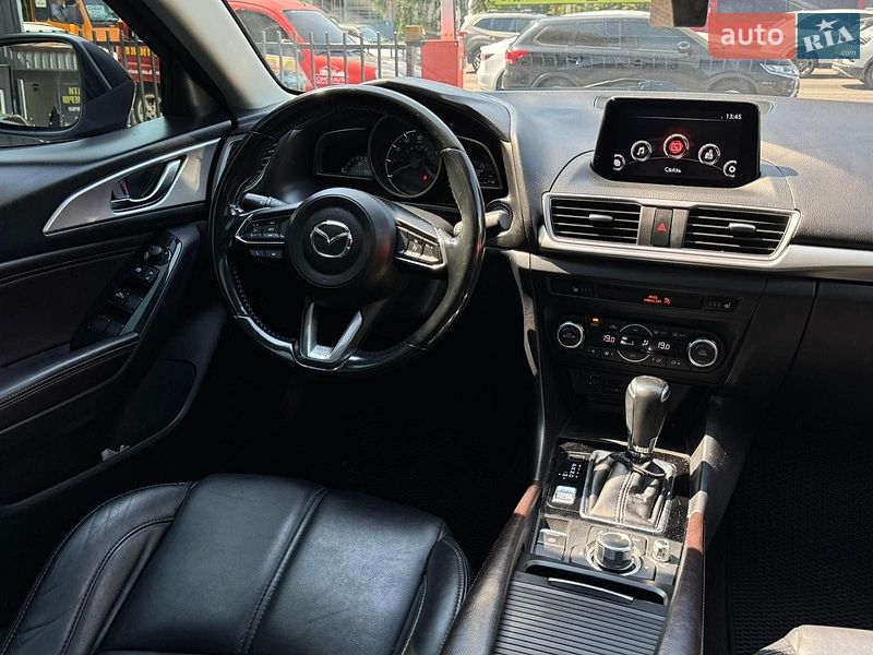 Седан Mazda 3 2018 в Дніпрі