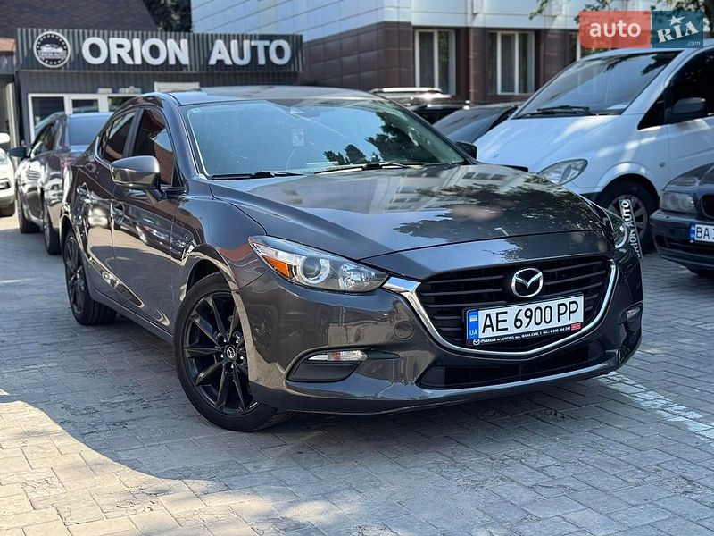 Седан Mazda 3 2018 в Днепре