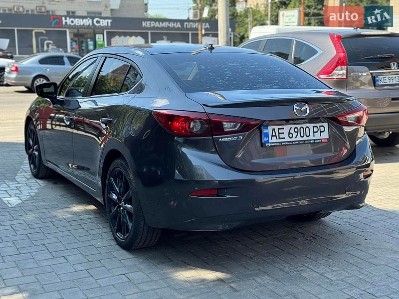 Седан Mazda 3 2018 в Днепре