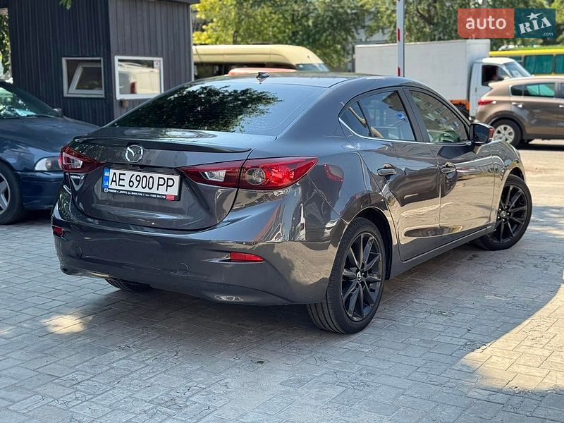 Седан Mazda 3 2018 в Дніпрі