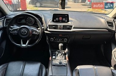 Седан Mazda 3 2018 в Дніпрі