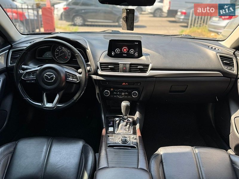 Седан Mazda 3 2018 в Дніпрі