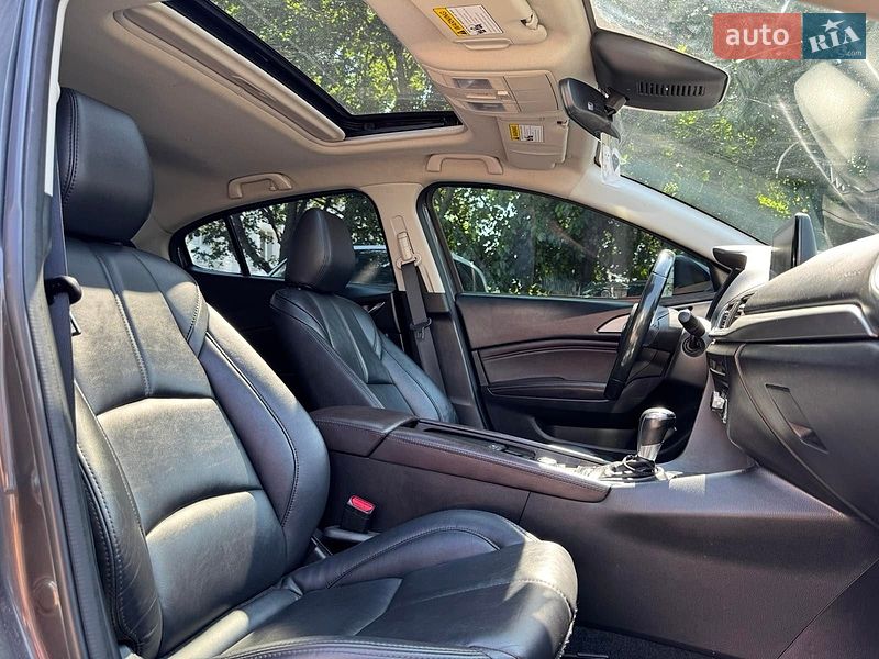 Седан Mazda 3 2018 в Дніпрі