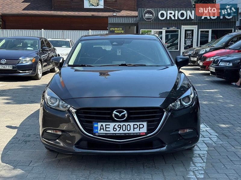 Седан Mazda 3 2018 в Дніпрі