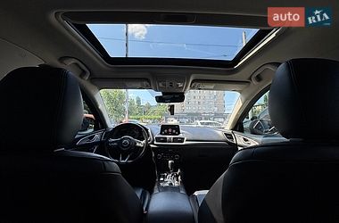 Седан Mazda 3 2018 в Дніпрі