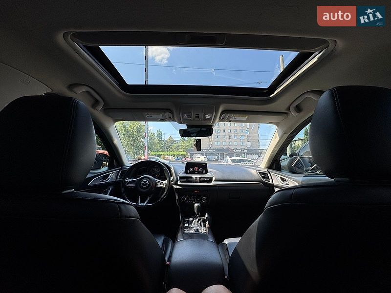 Седан Mazda 3 2018 в Дніпрі