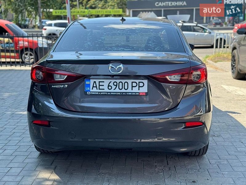 Седан Mazda 3 2018 в Дніпрі