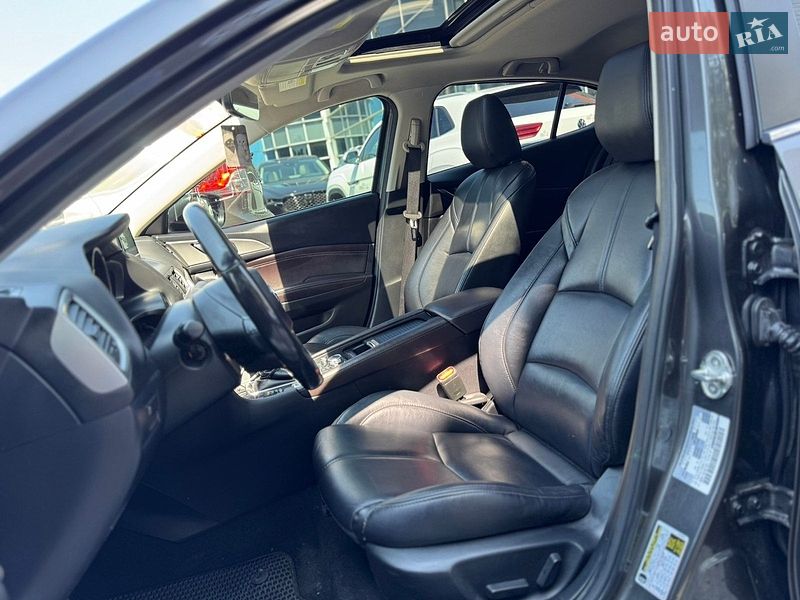 Седан Mazda 3 2018 в Днепре