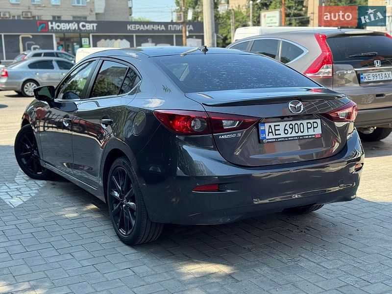 Седан Mazda 3 2018 в Дніпрі