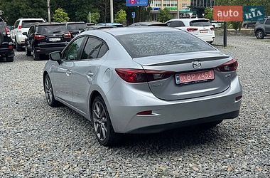 Седан Mazda 3 2018 в Черновцах
