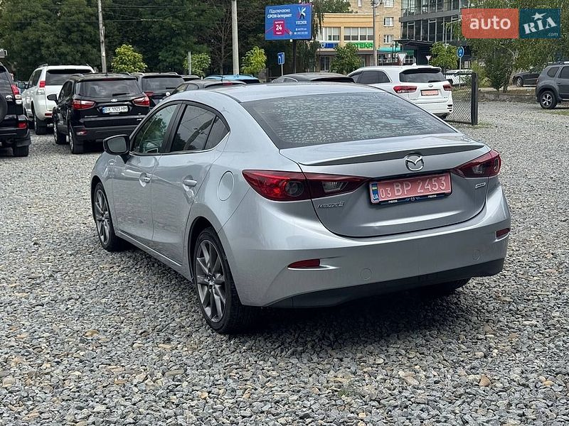 Седан Mazda 3 2018 в Черновцах