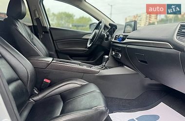 Седан Mazda 3 2018 в Черновцах