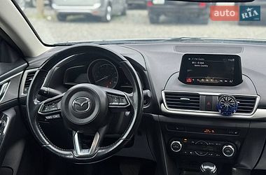 Седан Mazda 3 2018 в Черновцах