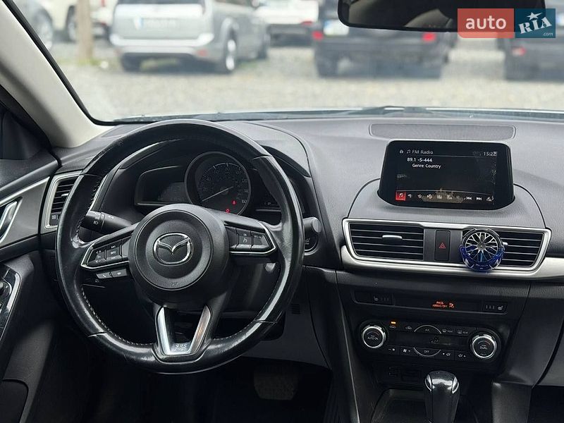 Седан Mazda 3 2018 в Черновцах