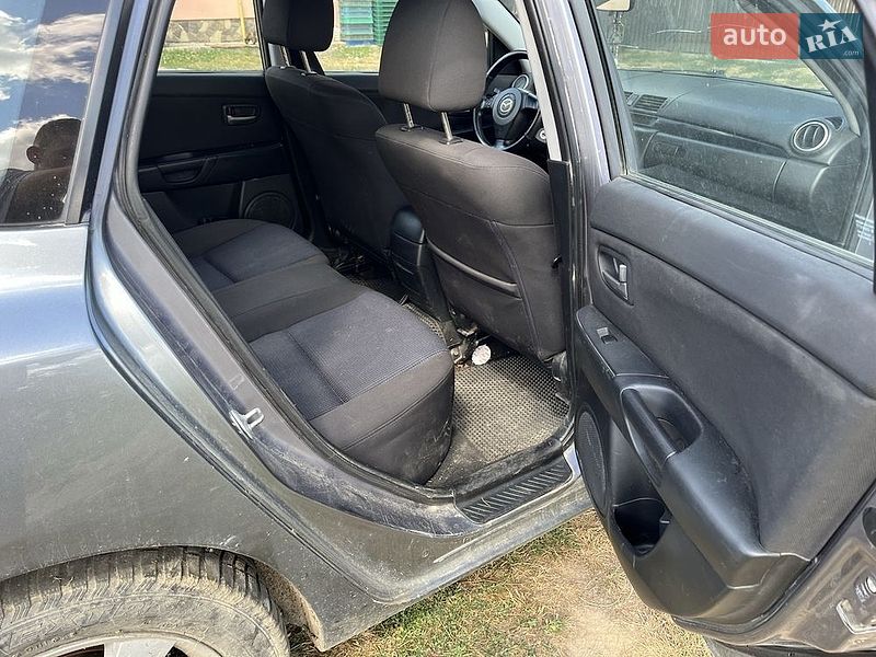 Хетчбек Mazda 3 2003 в Новояворівську