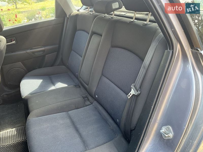 Хетчбек Mazda 3 2003 в Новояворівську