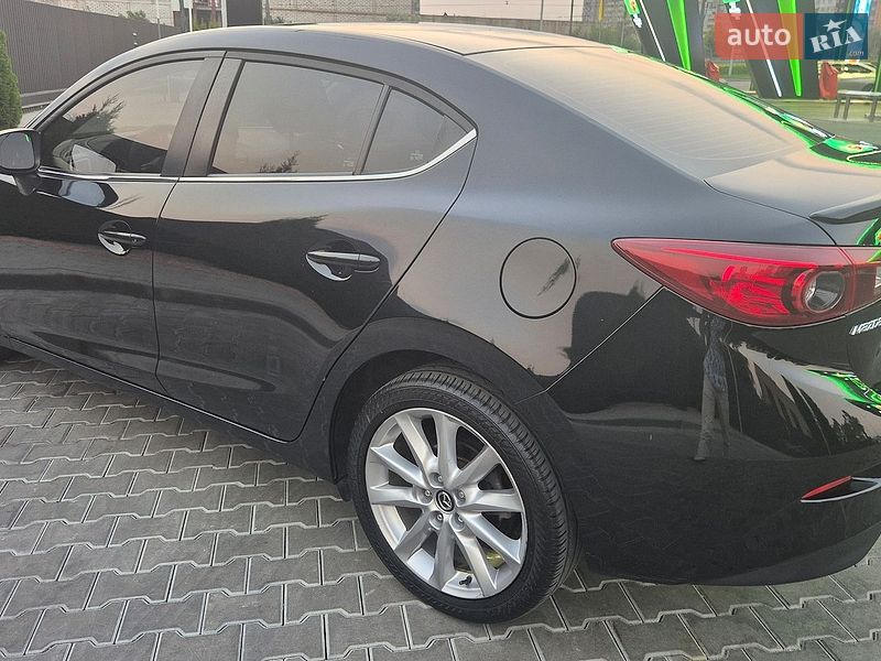 Седан Mazda 3 2017 в Днепре