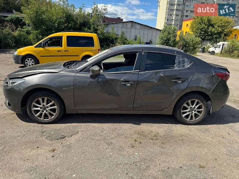 Седан Mazda 3 2016 в Киеве