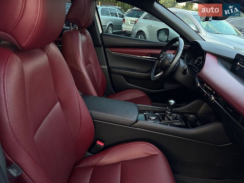 Хетчбек Mazda 3 2024 в Харкові