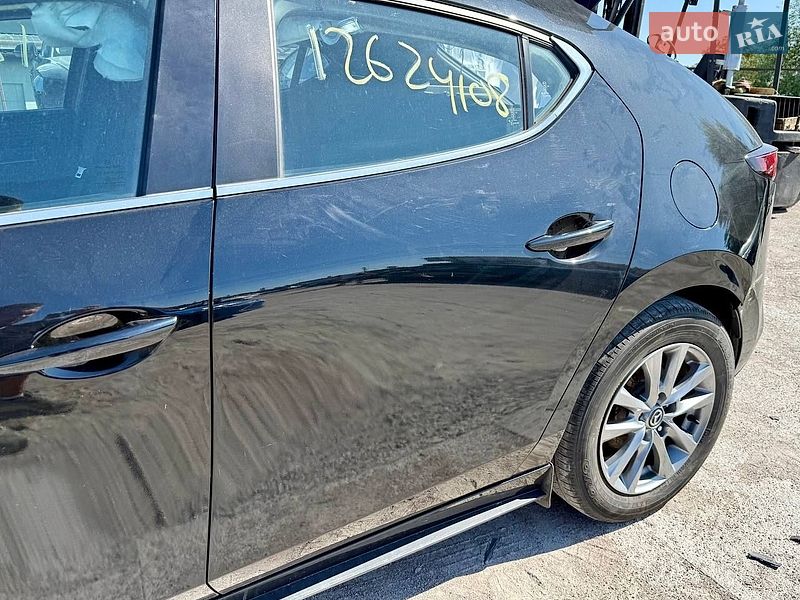 Хэтчбек Mazda 3 2023 в Киеве