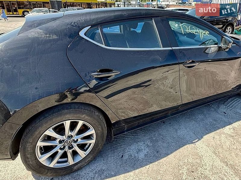 Хэтчбек Mazda 3 2023 в Киеве