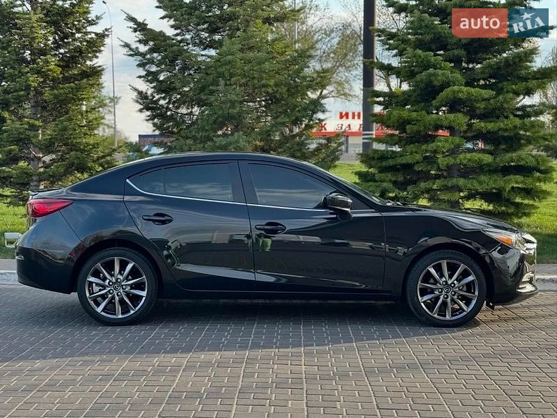 Седан Mazda 3 2018 в Львове