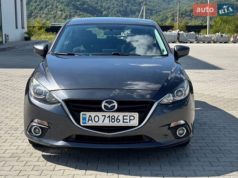 Хэтчбек Mazda 3 2015 в Хусте