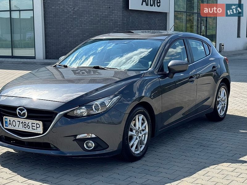 Хэтчбек Mazda 3 2015 в Хусте
