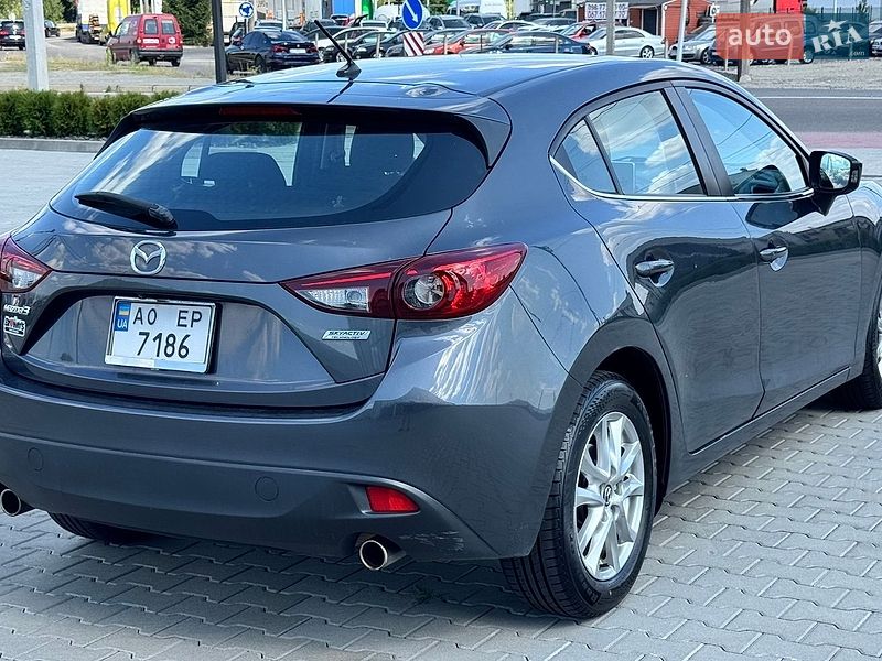 Хэтчбек Mazda 3 2015 в Хусте