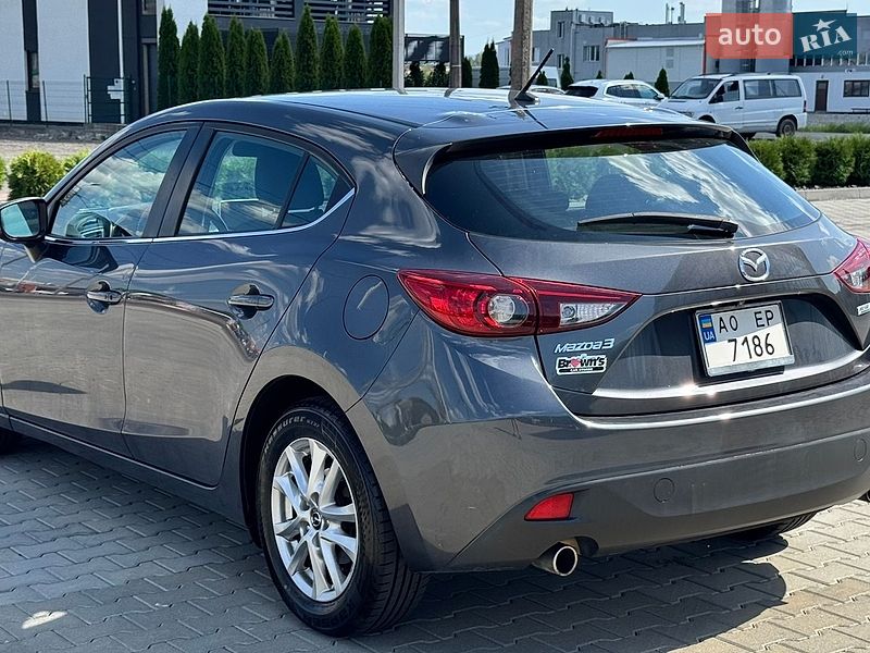 Хэтчбек Mazda 3 2015 в Хусте