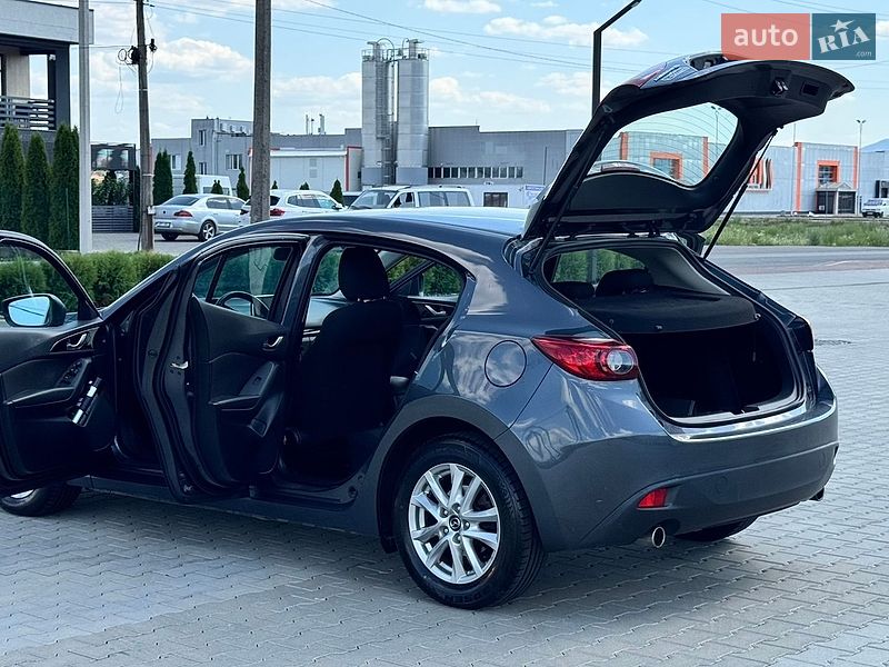 Хэтчбек Mazda 3 2015 в Хусте