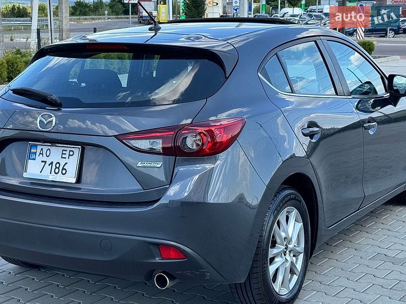 Хэтчбек Mazda 3 2015 в Хусте