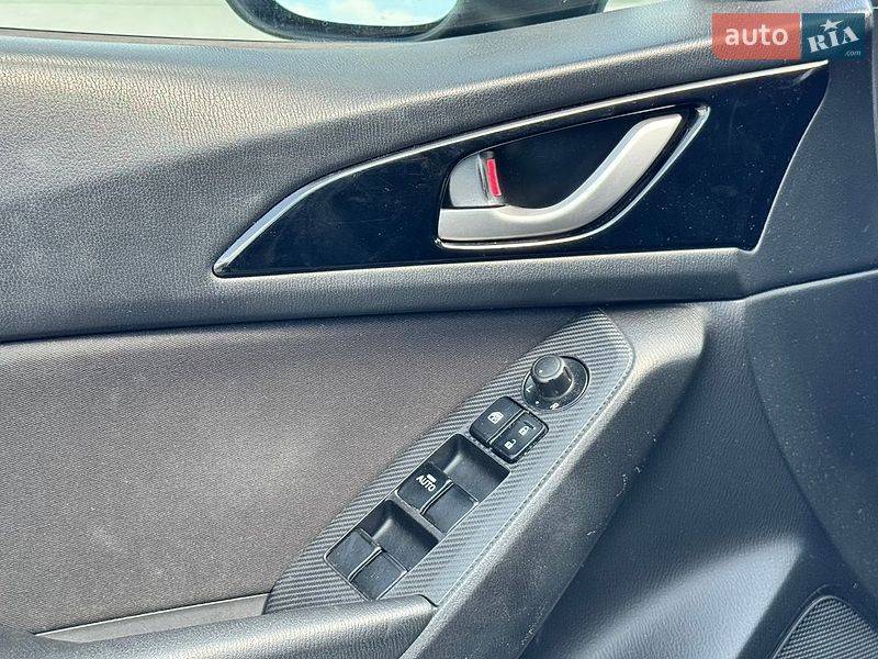 Хэтчбек Mazda 3 2015 в Хусте