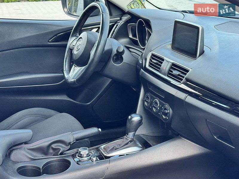Хэтчбек Mazda 3 2015 в Хусте