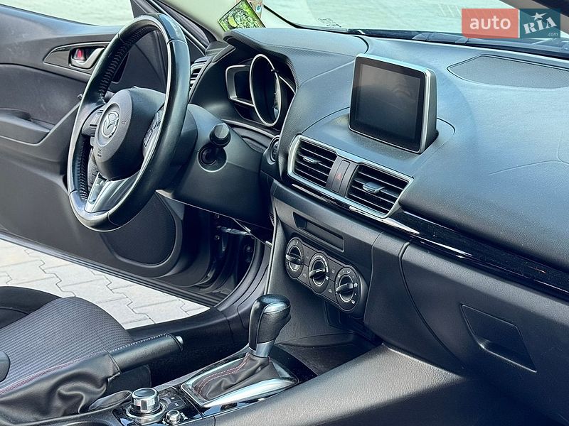 Хэтчбек Mazda 3 2015 в Хусте