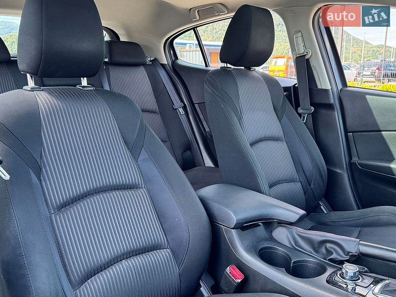 Хэтчбек Mazda 3 2015 в Хусте