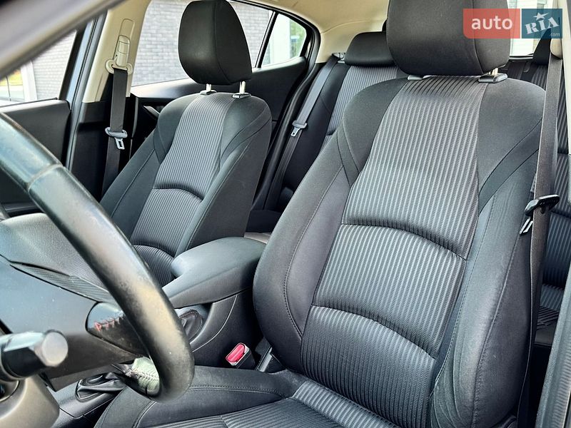 Хэтчбек Mazda 3 2015 в Хусте