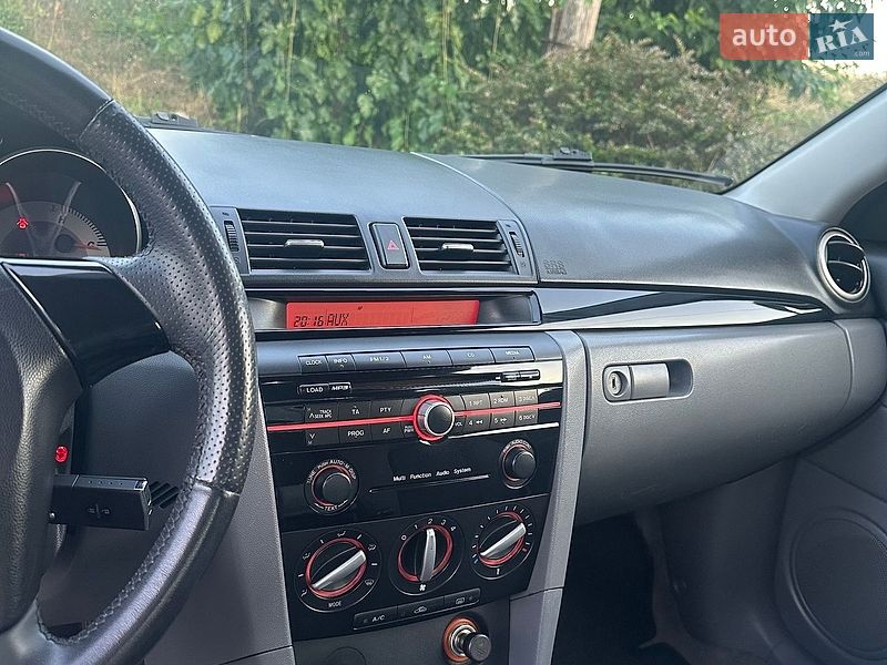 Седан Mazda 3 2007 в Мукачево