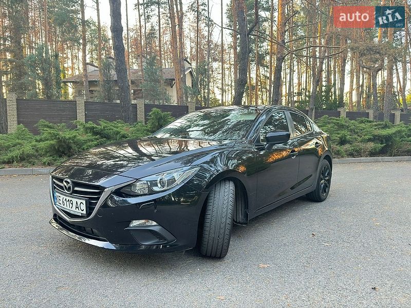 Седан Mazda 3 2015 в Дніпрі