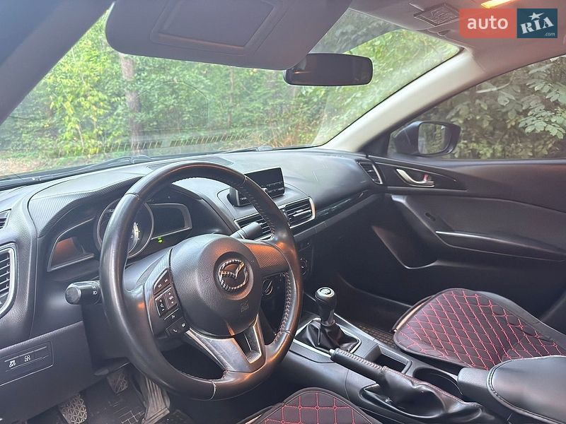 Седан Mazda 3 2015 в Дніпрі