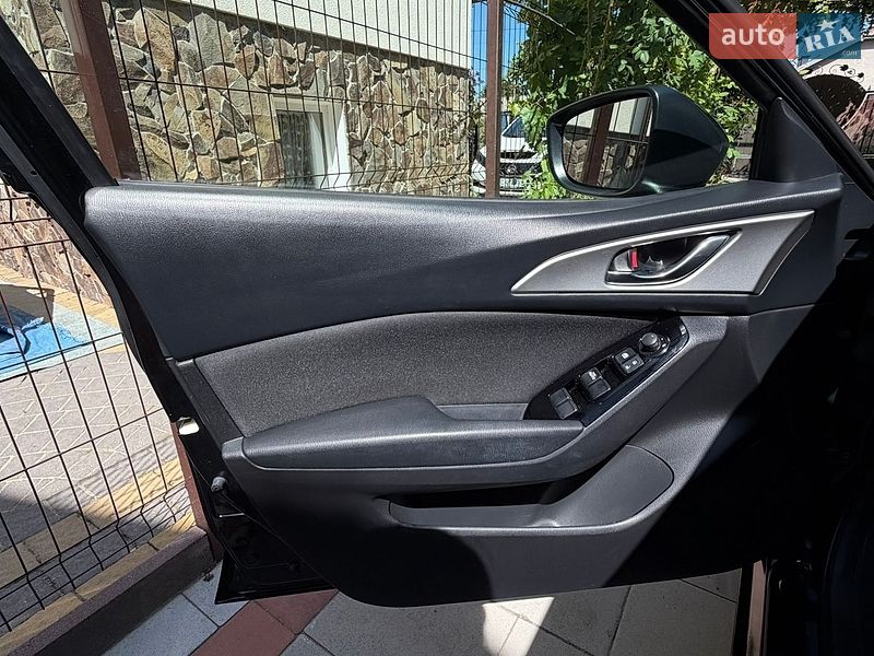 Седан Mazda 3 2018 в Винниках