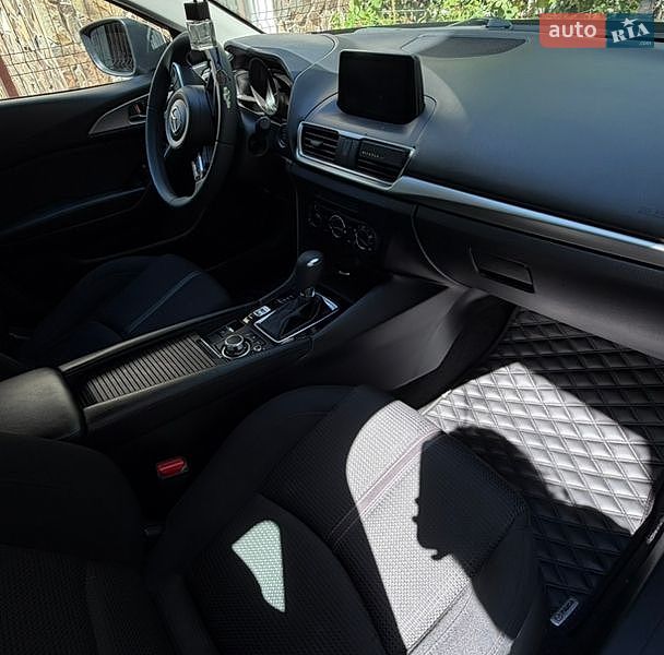 Седан Mazda 3 2018 в Винниках