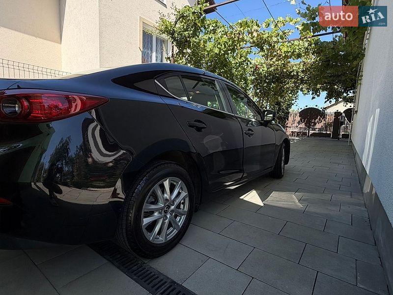 Седан Mazda 3 2018 в Винниках