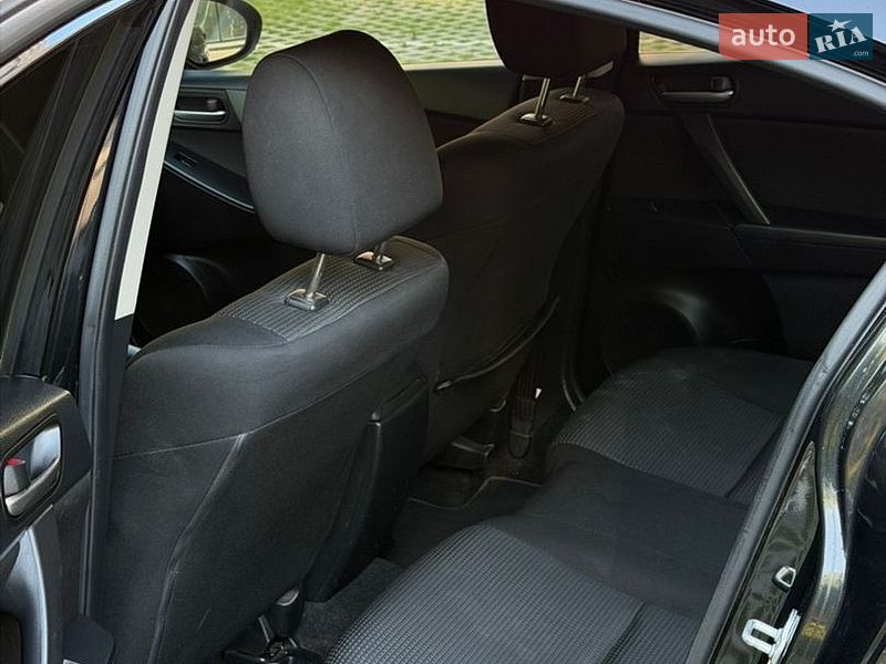 Седан Mazda 3 2013 в Рівному