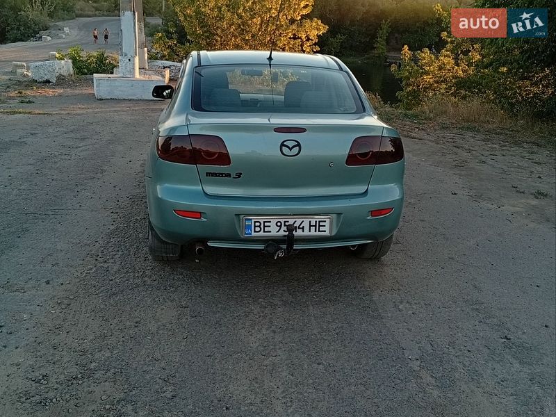 Седан Mazda 3 2003 в Южноукраинске