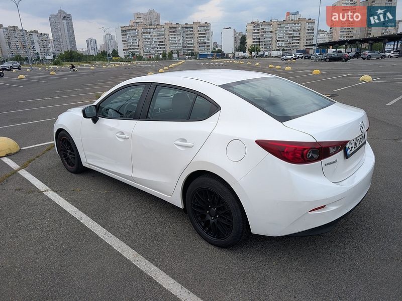 Седан Mazda 3 2015 в Києві