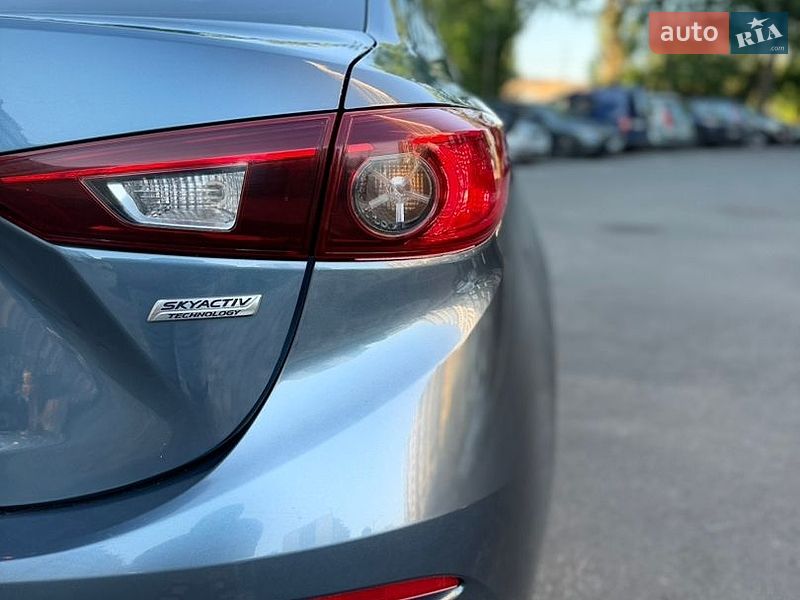 Седан Mazda 3 2014 в Чернигове