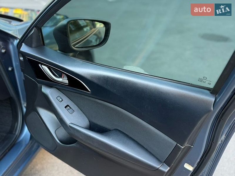 Седан Mazda 3 2014 в Чернигове