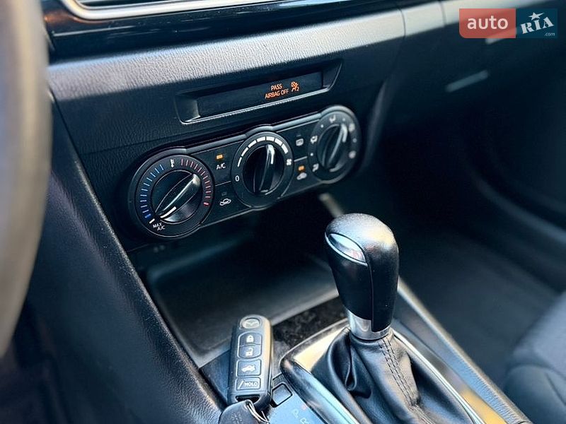 Седан Mazda 3 2014 в Чернигове