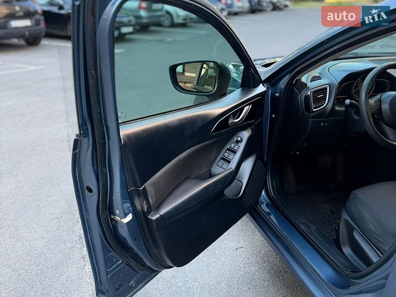 Седан Mazda 3 2014 в Чернигове